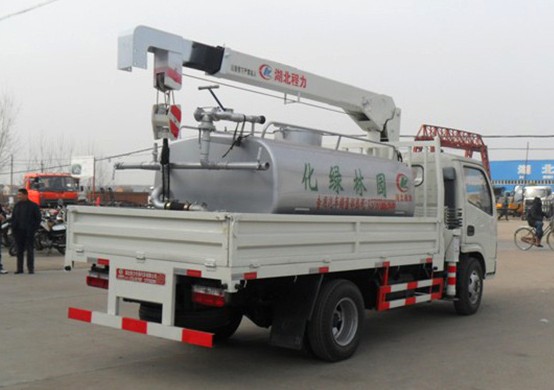 東風(fēng)多利卡隨車(chē)吊灑水車(chē)圖片 東風(fēng)多利卡隨車(chē)吊灑水車(chē)圖片