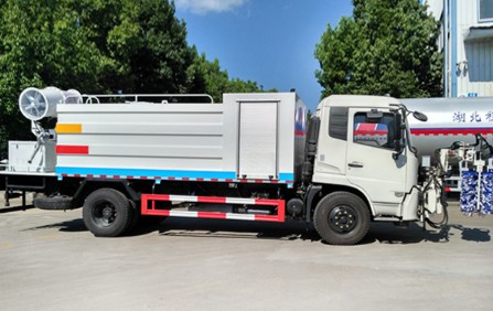 東風(fēng)天錦護(hù)欄清洗灑水車圖片 東風(fēng)天錦護(hù)欄清洗灑水車圖片