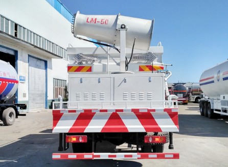 東風(fēng)天錦護(hù)欄清洗灑水車圖片 東風(fēng)天錦護(hù)欄清洗灑水車圖片