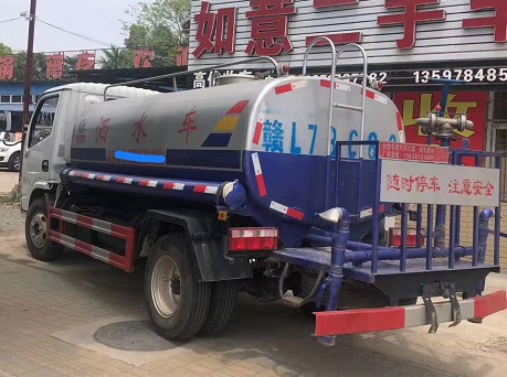 二手帶手續(xù)隨州牌6方灑水車,極品車況,現(xiàn)低價轉(zhuǎn)讓!