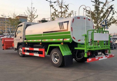 灑水車加裝掃雪滾刷 灑水車加裝掃雪滾刷