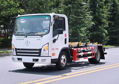 國(guó)六大運(yùn)藍(lán)牌勾臂垃圾車(chē)圖片 國(guó)六大運(yùn)藍(lán)牌勾臂垃圾車(chē)圖片