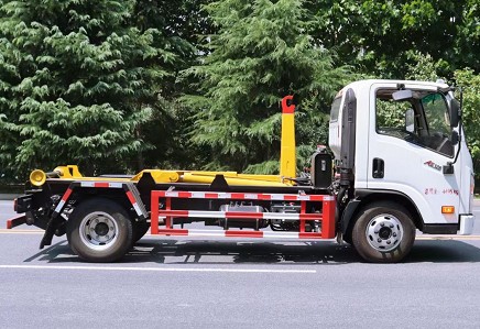 國(guó)六大運(yùn)藍(lán)牌勾臂垃圾車(chē)圖片 國(guó)六大運(yùn)藍(lán)牌勾臂垃圾車(chē)圖片