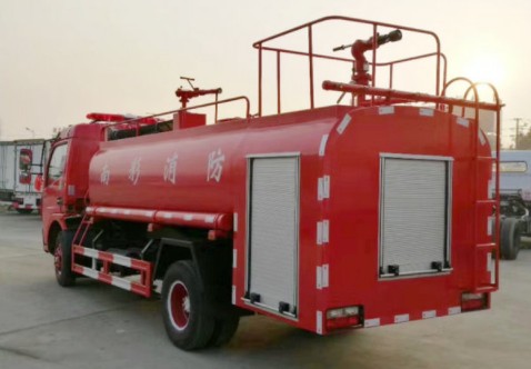 東風(fēng)多利卡8噸消防灑水車 東風(fēng)多利卡8噸消防灑水車