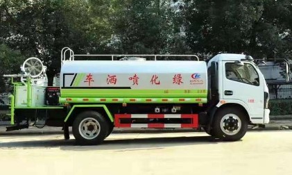 東風(fēng)福瑞卡10噸灑水車圖片 東風(fēng)福瑞卡10噸灑水車圖片