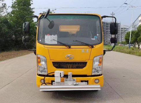 躍進開拓T100藍牌灑水車 躍進開拓T100藍牌灑水車